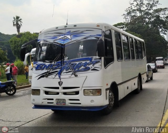 Particular o Desconocido AR-999 por Alvin Rond�n