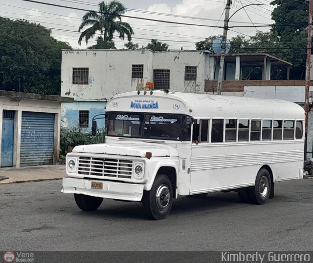 Transporte Agua Blanca 54 por Kimberly Guerrero