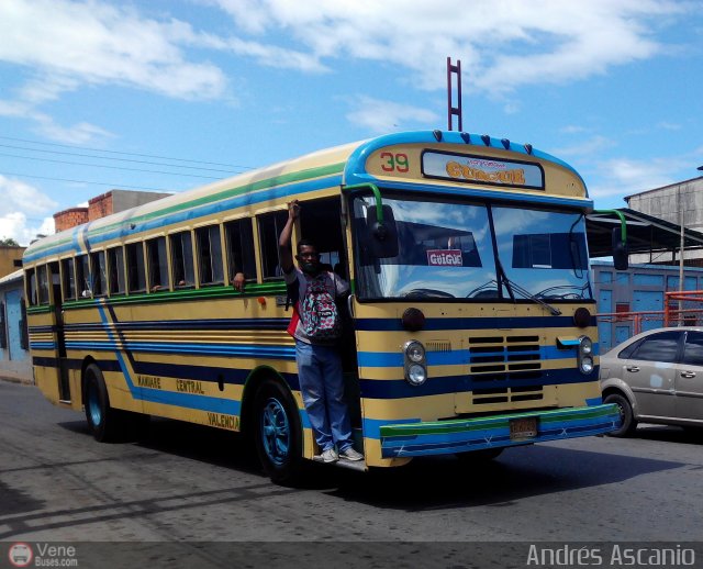 Cooperativa Carlos Arvelo 39 por Andrs Ascanio