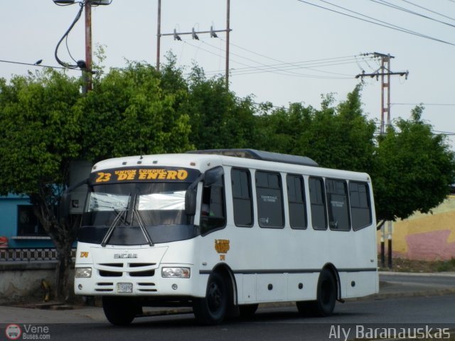 U.C. 23 de Enero 174 por Aly Baranauskas