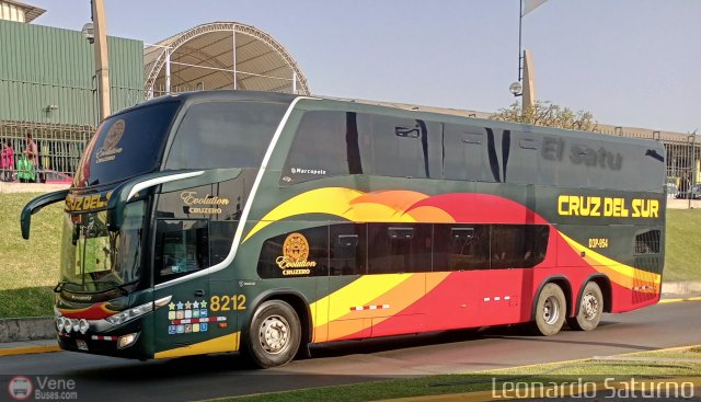 Transportes Cruz del Sur S.A.C. 8212 por Leonardo Saturno