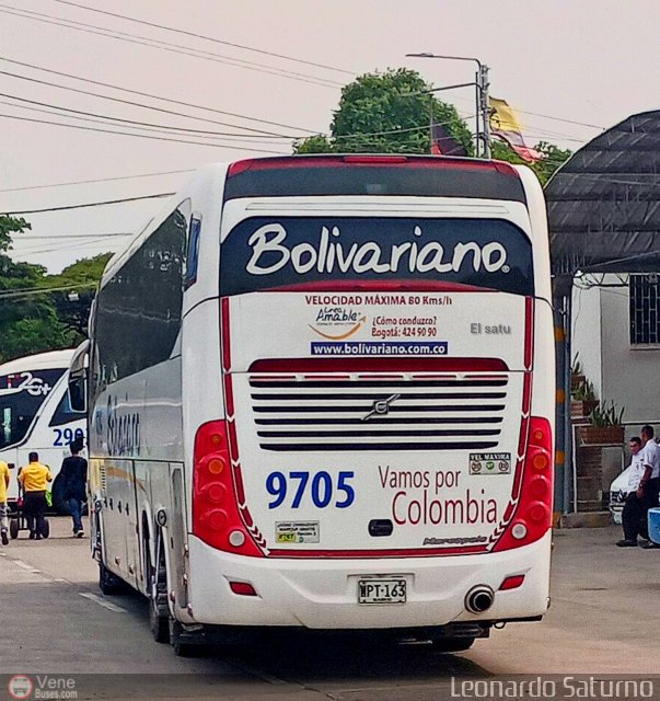 Expreso Bolivariano 9705 por Leonardo Saturno