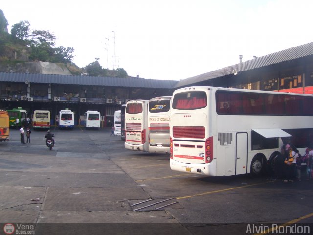 Garajes Paradas y Terminales Caracas por Alvin Rondn