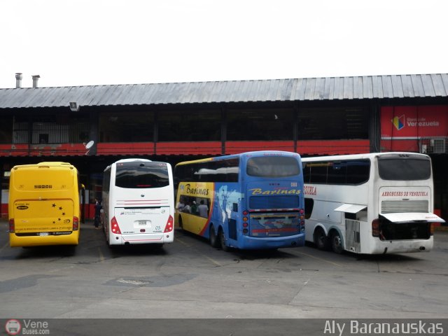 Garajes Paradas y Terminales Caracas por Aly Baranauskas