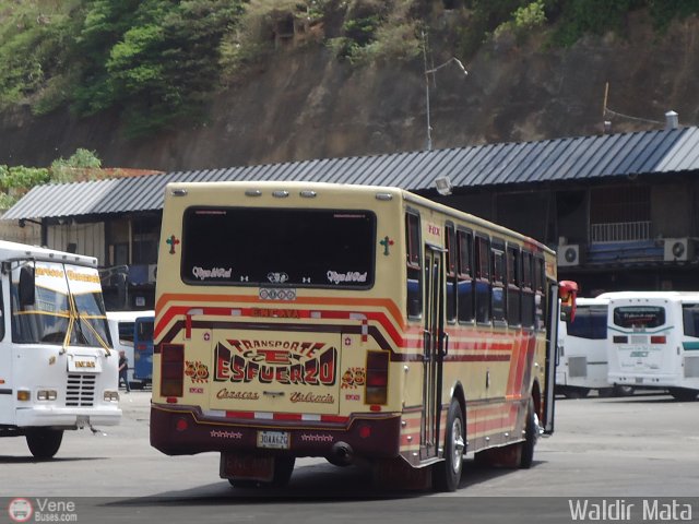 Transporte El Esfuerzo 48 por Waldir Mata