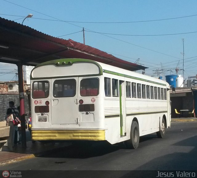 Coop. Independencia Petare Sta. Luc�a 41 por Jes�s Valero