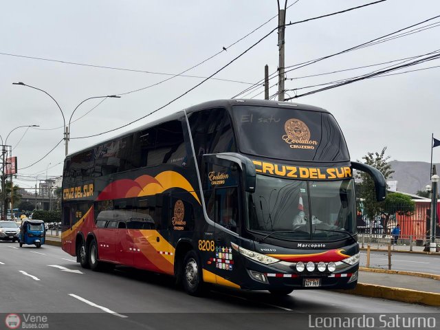 Transportes Cruz del Sur S.A.C. 8208 por Leonardo Saturno