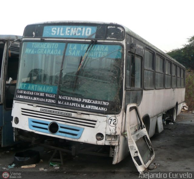 DC - Autobuses de El Manicomio C.A 72 por Alejandro Curvelo