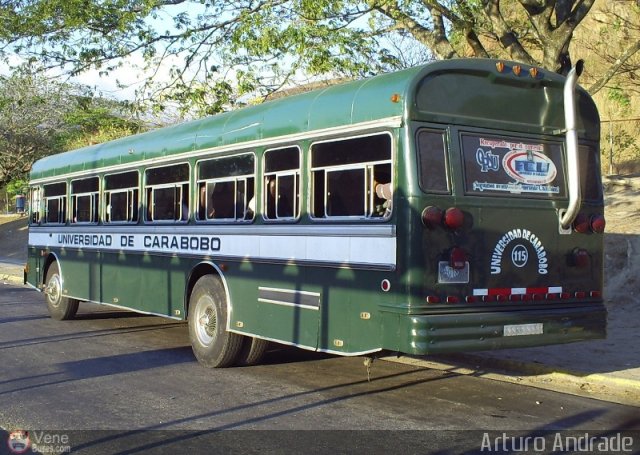 Universidad de Carabobo 115 por Arturo Andrade