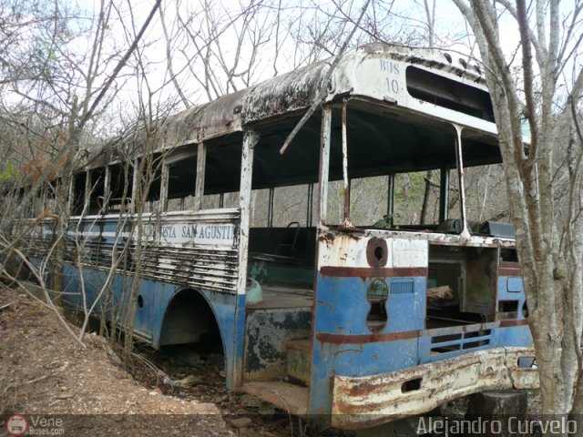 DC - Autobuses de El Manicomio C.A 10 por Alejandro Curvelo