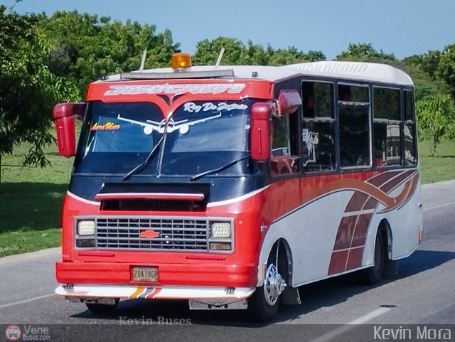 LA - Lara Uno 976 por Kevin Mora