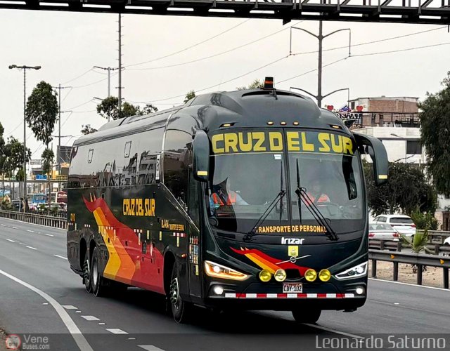 Transportes Cruz del Sur S.A.C. BJ-64 por Leonardo Saturno