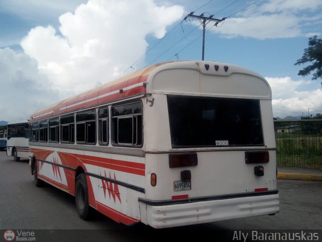 CA - Unin Vivienda Popular Los Guayos 609 por Aly Baranauskas