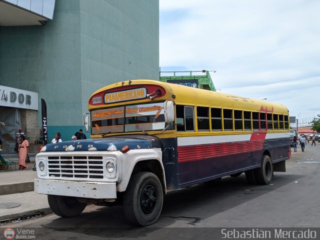 ZU - Colectivos Los Laureles C.A 05 por Sebasti�n Mercado