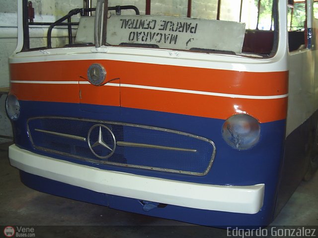 DC - Autobuses de Antimano 054 por Edgardo Gonz�lez