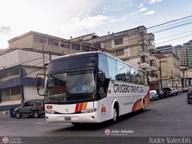 Cruceros Oriente Sur 109 por Juder Valentn