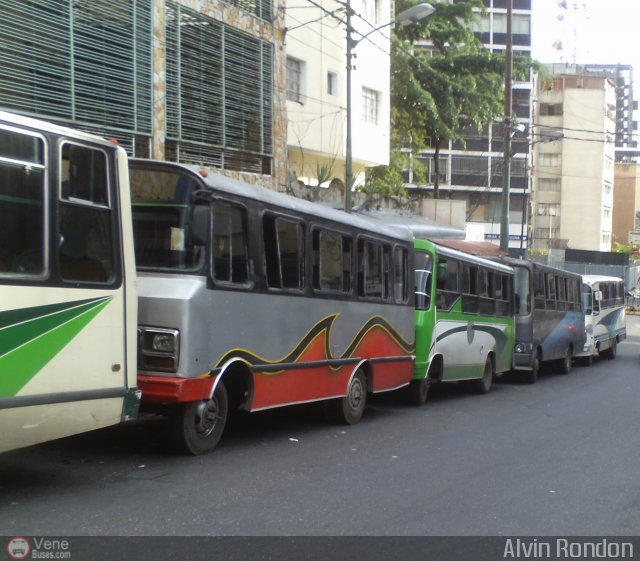 Garajes Paradas y Terminales Caracas por Alvin Rondn