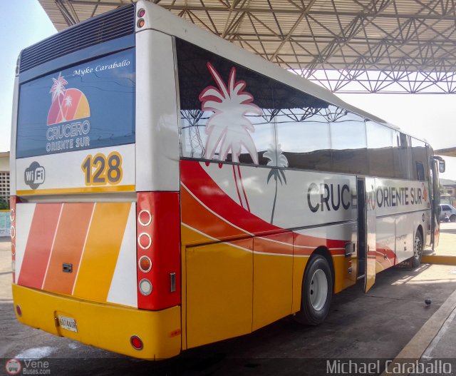 Cruceros Oriente Sur 128 por Michael Caraballo
