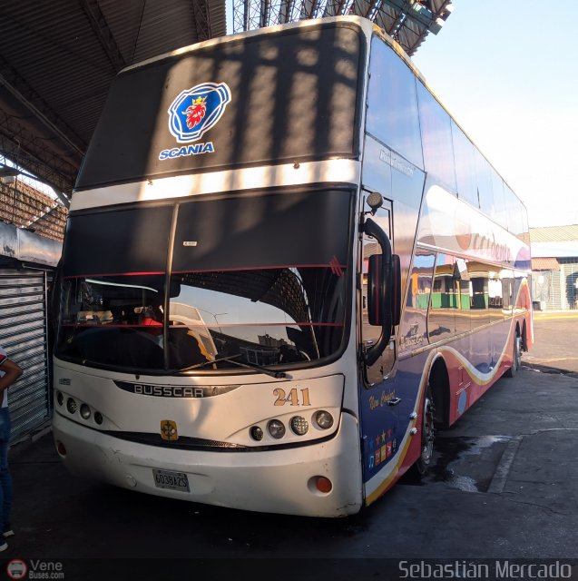 Expresos Occidente 241 por Sebasti�n Mercado