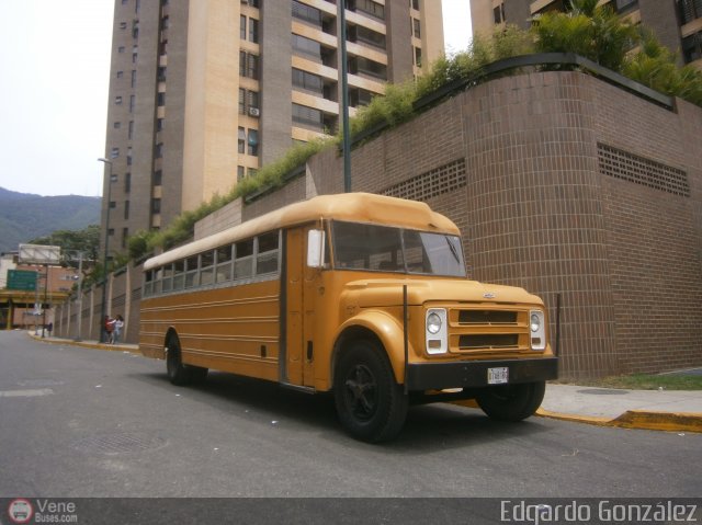 Universitarios y Escolares ESCO-302 por Edgardo Gonz�lez