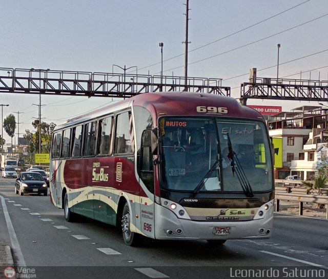 Empresa de Transporte Per Bus S.A. 696 por Leonardo Saturno