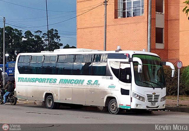 Particular 985 por Kevin Mora