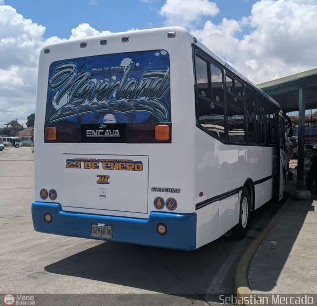 U.C. 23 de Enero 114 por Sebasti�n Mercado