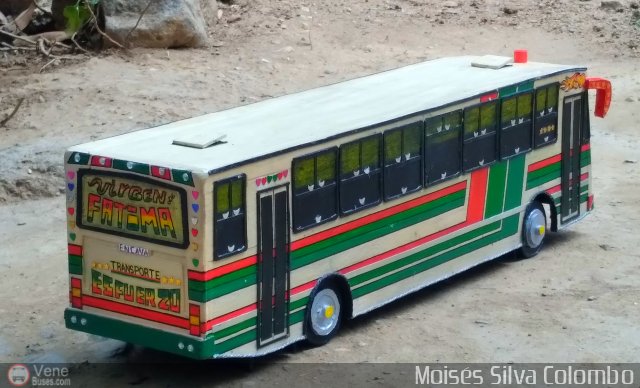 Maquetas y Miniaturas El esfuerzo  por Mois�s Silva Colombo