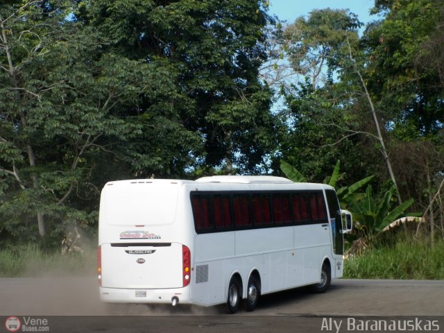 Cruceros Oriente Sur 1050 por Aly Baranauskas