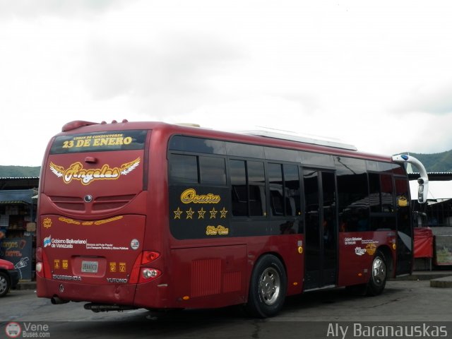 U.C. 23 de Enero 104 por Aly Baranauskas