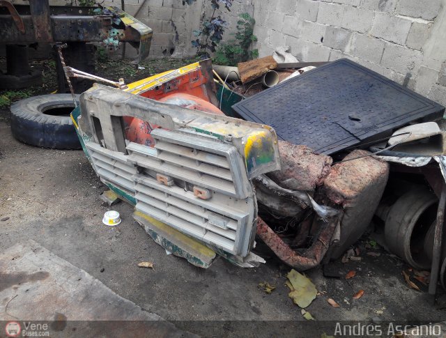 En Chiveras Abandonados Recuperacin 45 por Andrs Ascanio