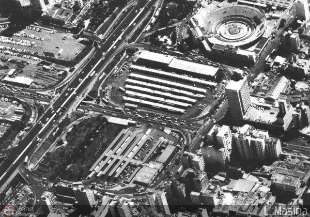 Garajes Paradas y Terminales Caracas por Luis Figuera