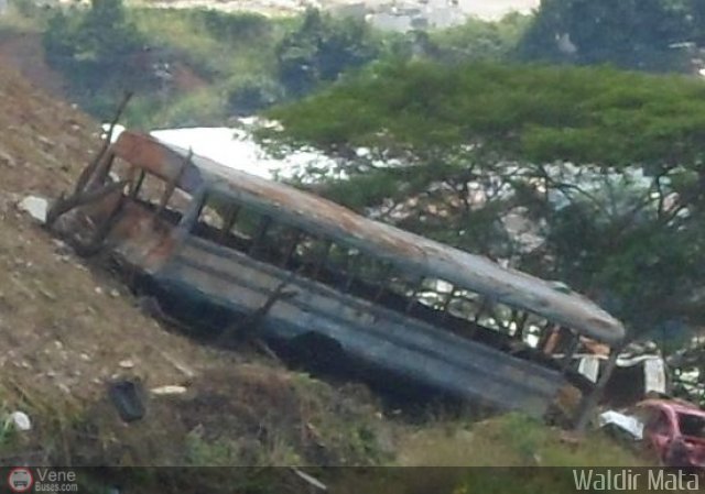 En Chiveras Abandonados Recuperacin Barranco por Waldir Mata