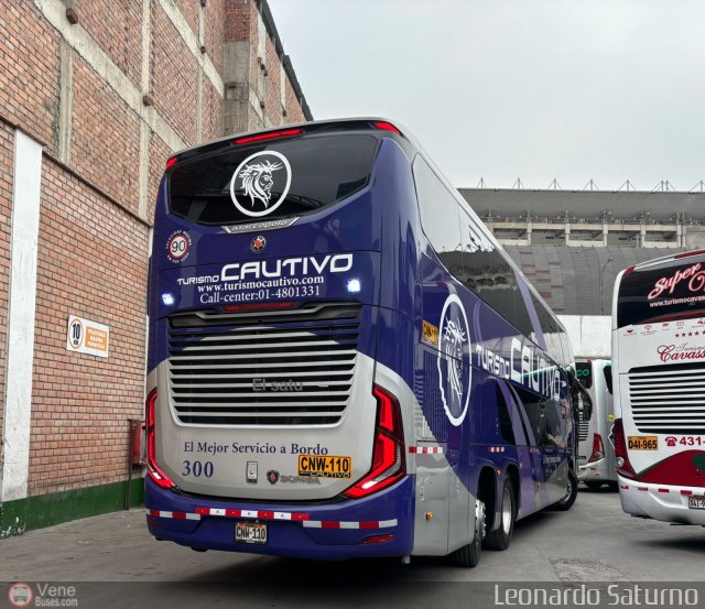 Turismo Cautivo 300 por Leonardo Saturno
