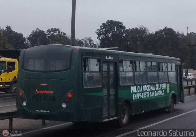 Polica Nacional del Per POLICIA01 por Leonardo Saturno