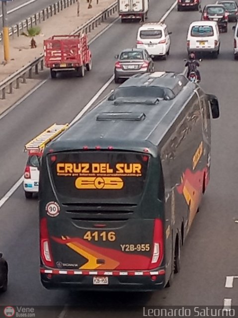 Transportes Cruz del Sur S.A.C. 4116 por Leonardo Saturno