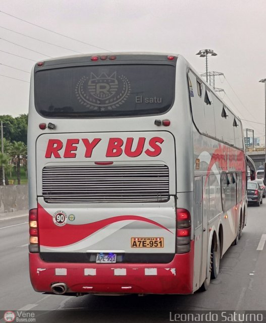 Transporte Turstico Rey Bus 951 por Leonardo Saturno