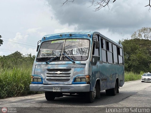 Colectivos El Vig�a 22 por Leonardo Saturno