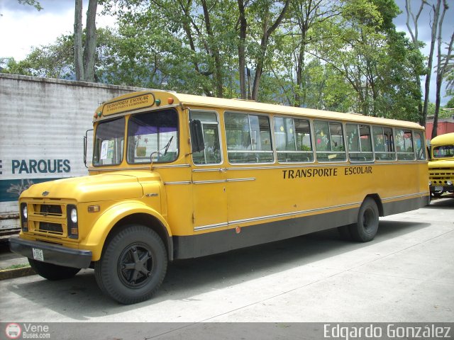 Universitarios y Escolares FG-1001 por Edgardo Gonz�lez