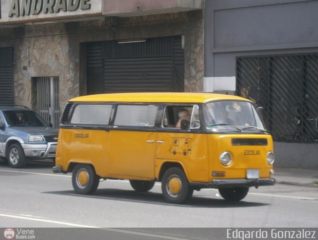 Universitarios y Escolares VJ-2001 por Edgardo Gonzlez