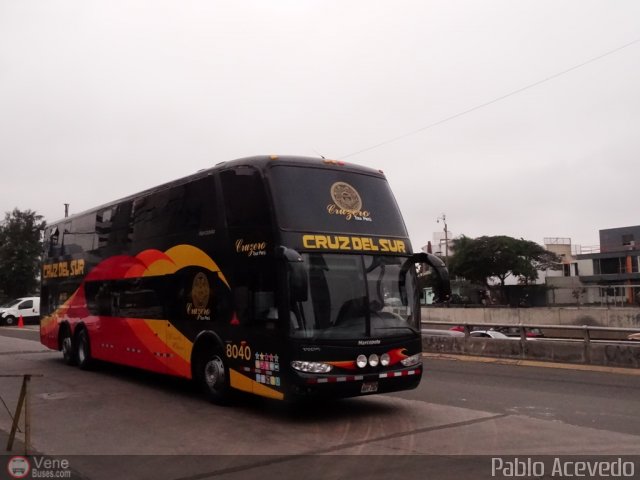 Transportes Cruz del Sur S.A.C. 8040 por Pablo Acevedo