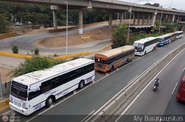 Garajes Paradas y Terminales Caracas por Aly Baranauskas