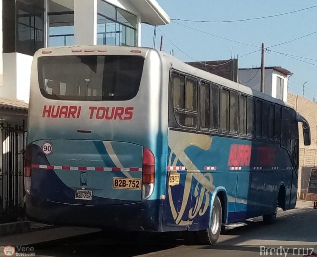 Huari Tours S.A.C. 752 por Leonardo Saturno