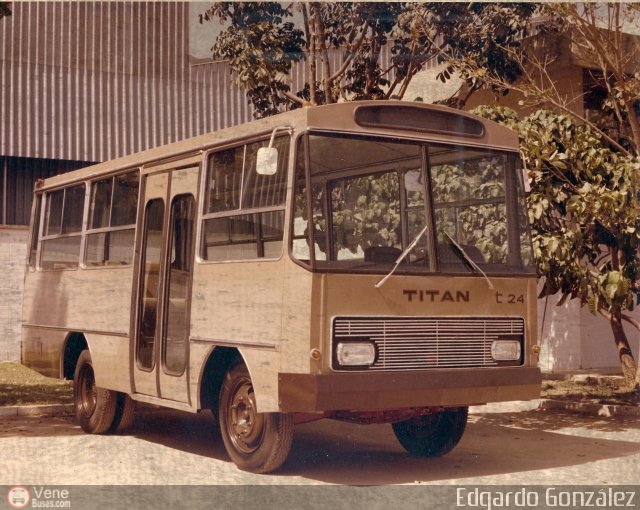 Particular o Desconocido 0372 por Edgardo Gonz�lez