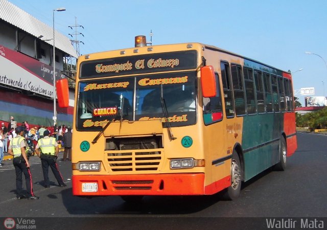 Transporte El Esfuerzo 20 por Waldir Mata