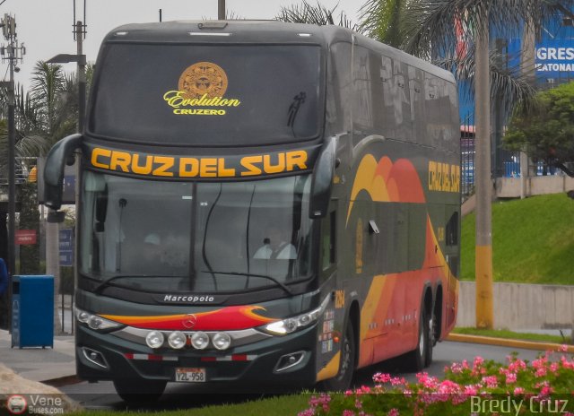 Transportes Cruz del Sur S.A.C. 8264 por Bredy Cruz