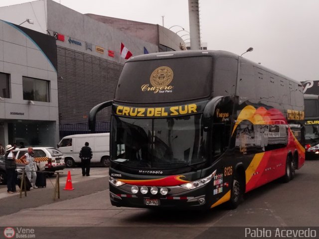 Transportes Cruz del Sur S.A.C. 8126 por Pablo Acevedo