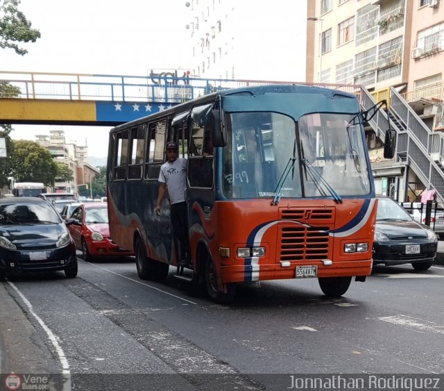 DC - A.C. de Transp. La Reina De Ciudad Tiuna 033 por Jonnathan Rodr�guez