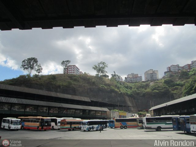Garajes Paradas y Terminales Caracas por Alvin Rondn