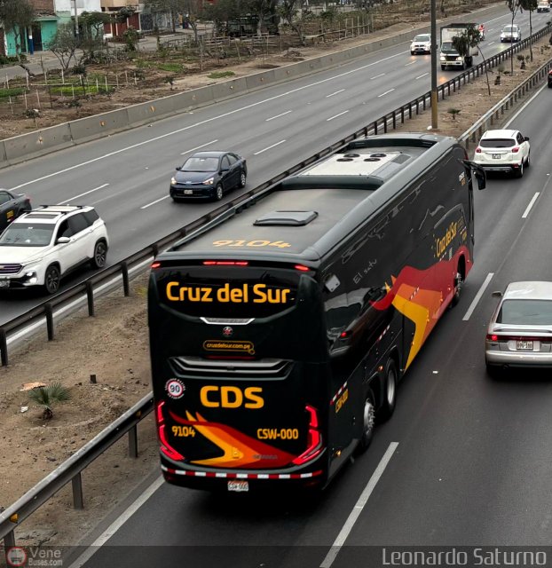 Transportes Cruz del Sur S.A.C. 9104 por Leonardo Saturno